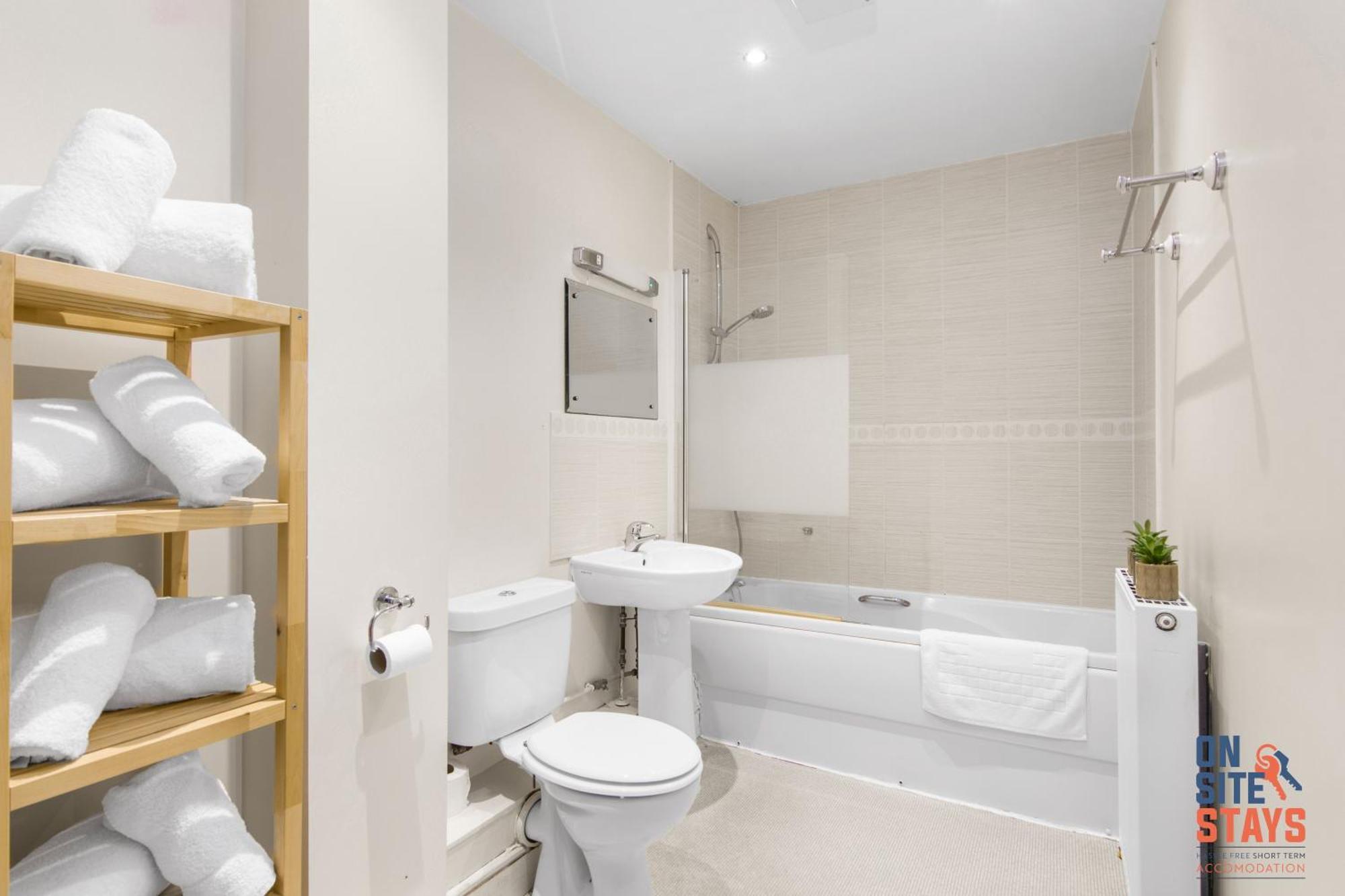 Onsitestays - Cosy 2-Bedroom Apartment With Free Parking, Wi-Fi & London Links Northfleet Eksteriør bilde